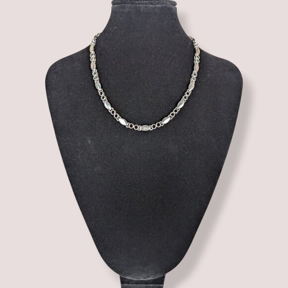 (2/$20) Vintage Circle Cut Out Chain - Picture 2 of 5